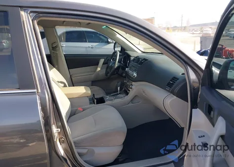 2012 Toyota Highlander из США, поврежденный, VIN 5TDZA3EH4CS019513